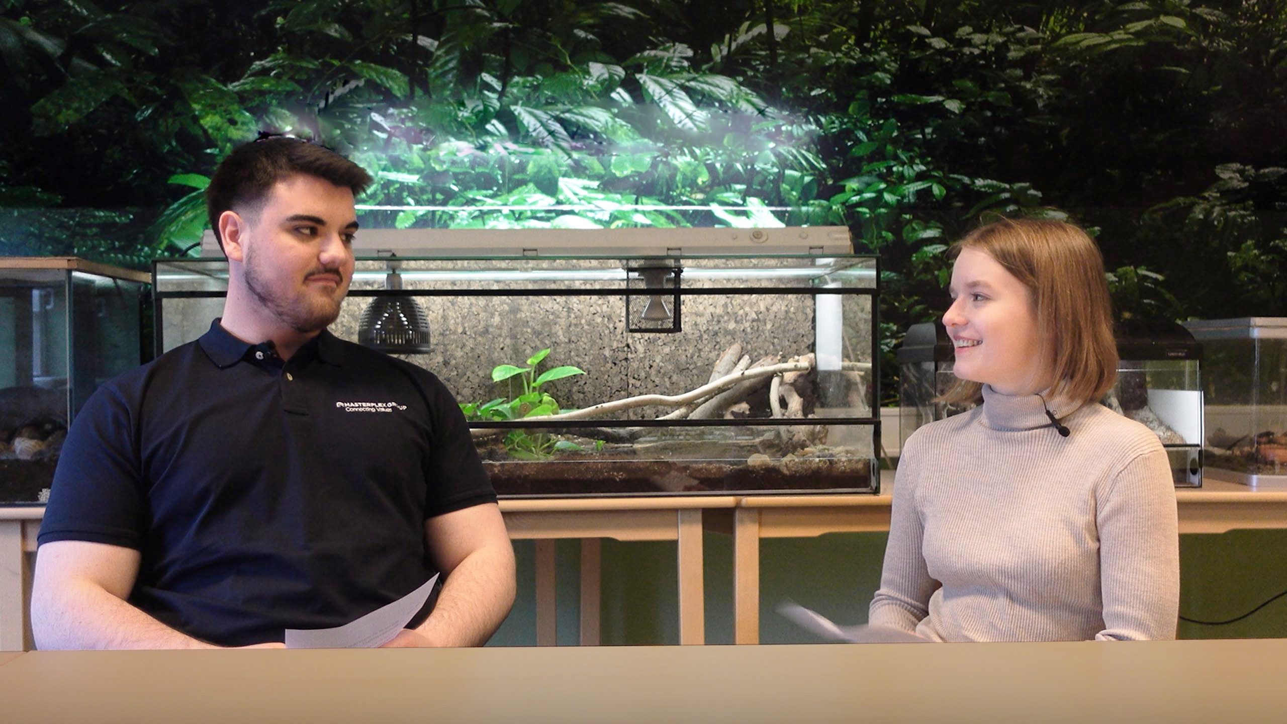 Vorschaubild: Zwei Auszubildende im Interview