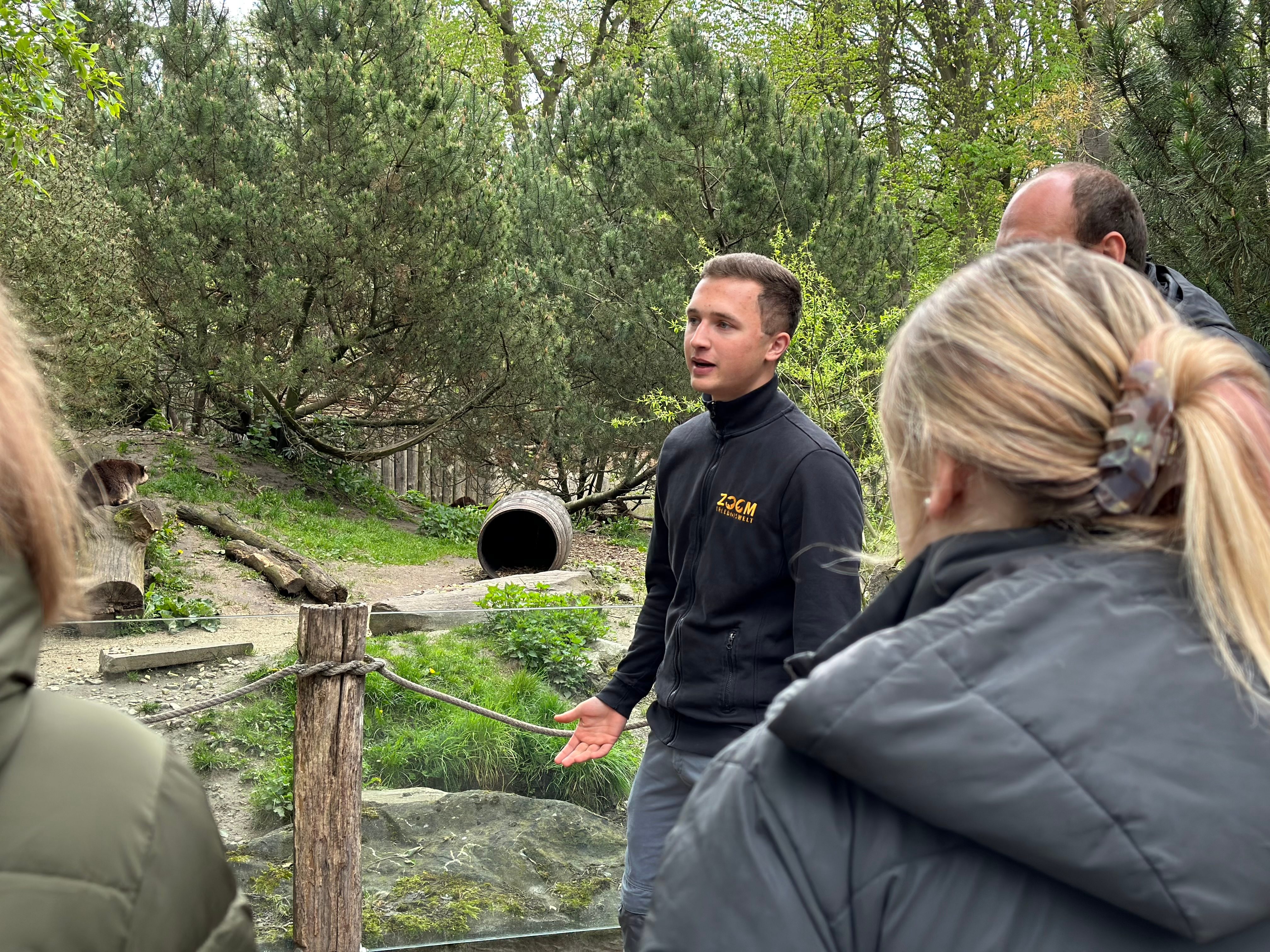 Azubis unterhalten sich im ZOOM