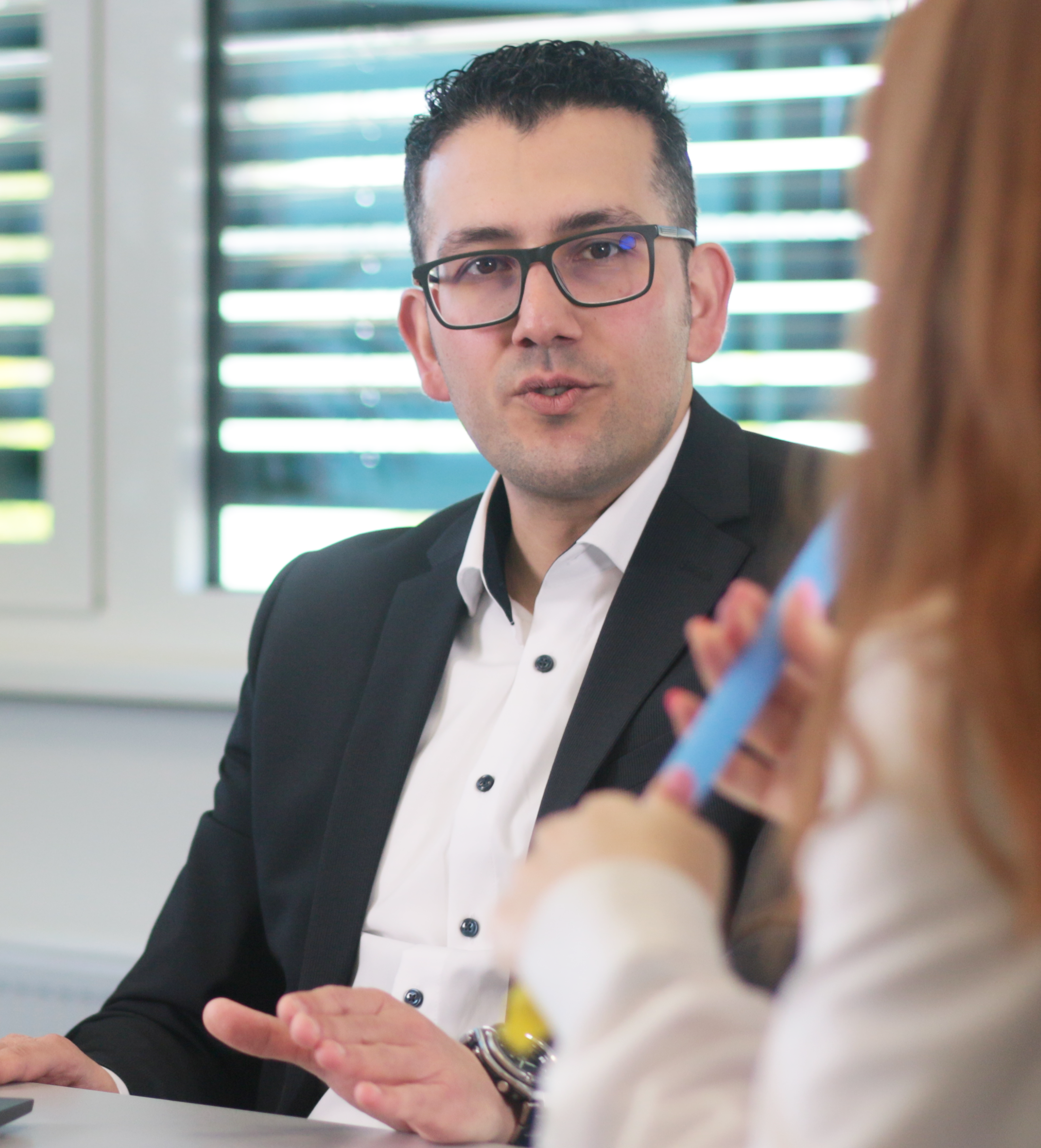 Personal photo: APT Segment Market Leader Giovanni Rossi in focus and in conversation with a customer, a system provider from the Semicon sector. Tubing solutions are discussed while holding hands.