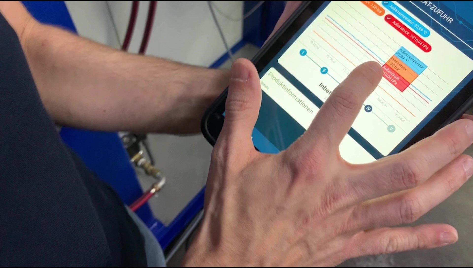 Nahaufnahme der AMPIUS APP der Masterflex Group geöffnet auf einem Tablet