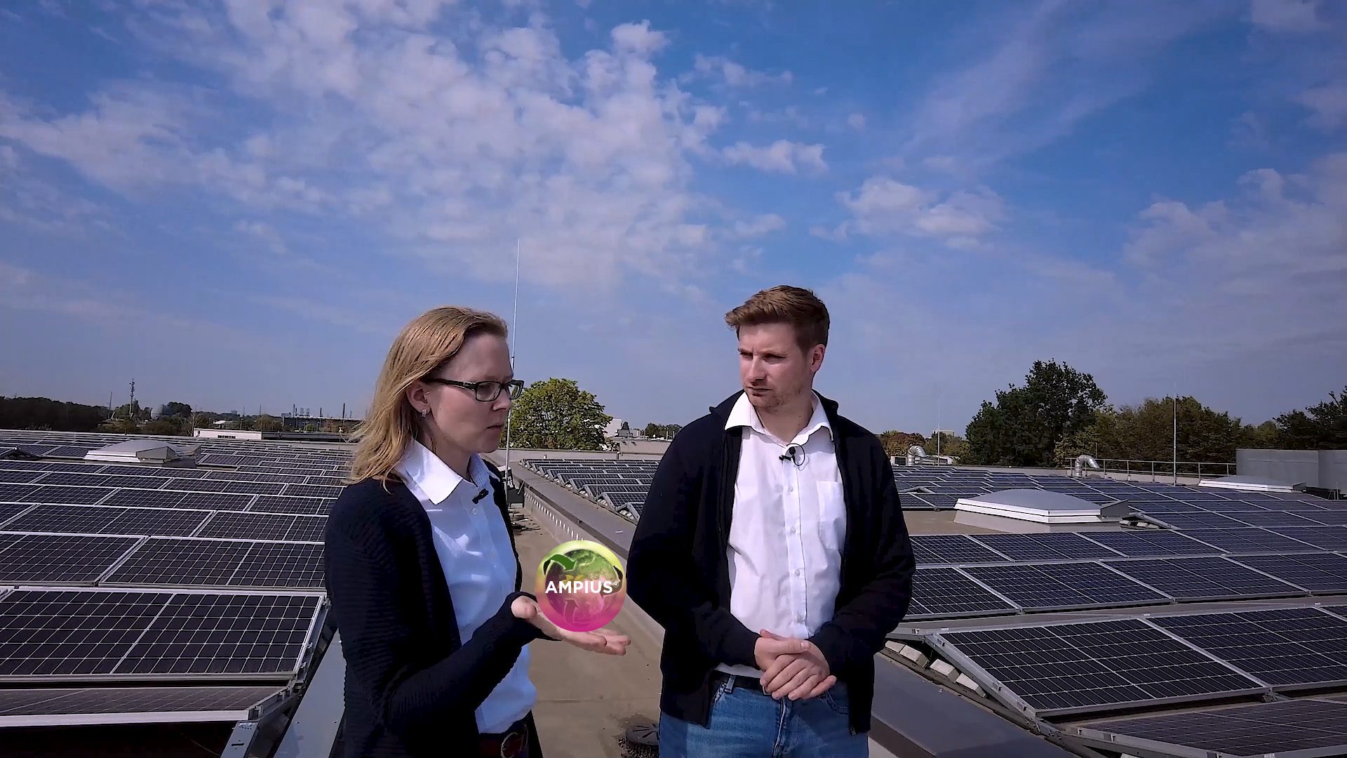 Vorschaubild: Mitarbeiter auf dem Dach des Masterflex Gebäudes