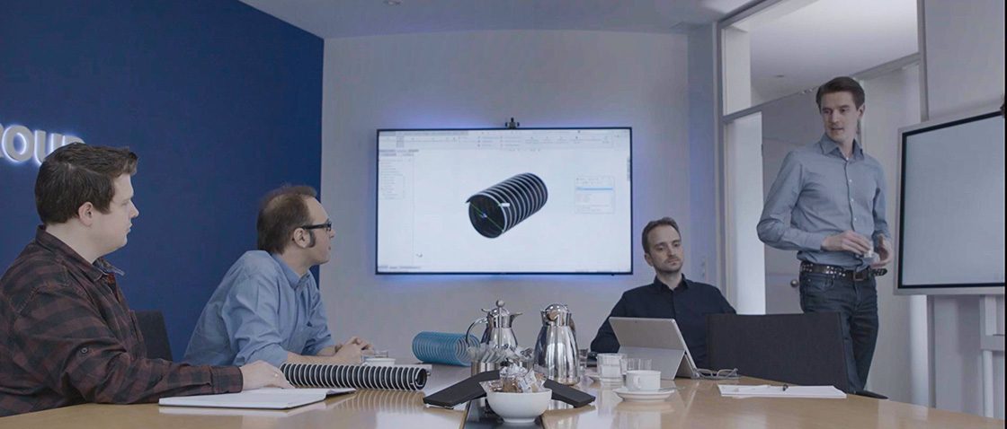 Masterflex Group: Engineering service team discusses in meeting room Schalke