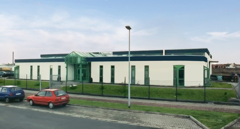 Masterflex Group, Novoplast Schlauchtechnik: Aussenansicht des Firmengebäudes der neu gegründeten Tochtergesellschaft Novoplast Schlauchtechnik GmbH in Halberstadt im Gründungsjahr 1990