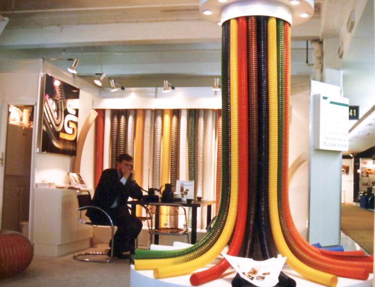 Masterflex Group: Aufbau einer neuen Coatingabteilung in Herten mit neuartiger Möglichkeit zum Auskleiden von Polyurethan Schlaeuchen mit besserem Verschleißschutz, die auf Messestand erstmalig präsentiert werden