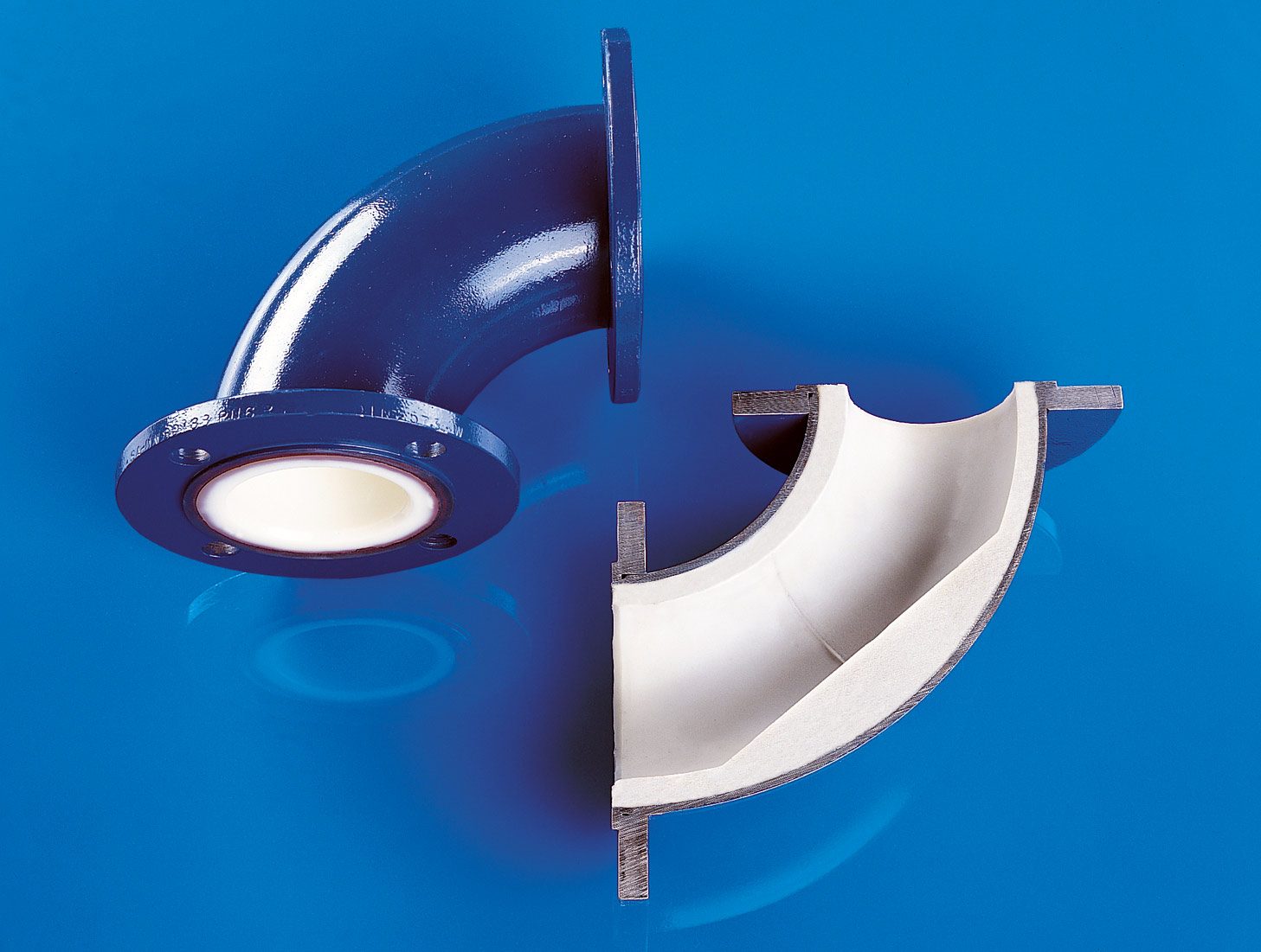 Masterflex Group, Masterflex: Produktneuentwicklung des Protect Rohrbogens mit Kunststoffauskleidung, mit internationalen Patenten, zur Förderung von hochabrasivem Fördergut