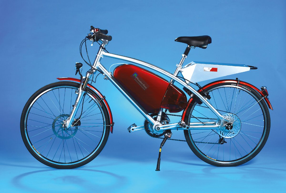 Masterflex Group, Masterflex: Vorstellung des ersten Elektofahrrades auf der Hannover Meese, welches mit dem von Masterflex entwickelten Brennstoffzellenantrieb ausgestattet ist und dort von NRW-Minister Axel Horstmann probegefahren wird 