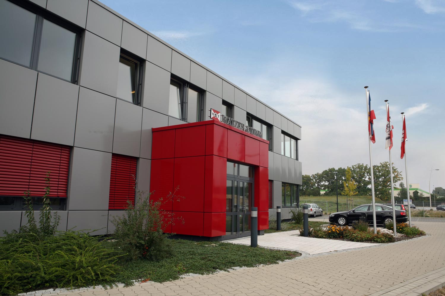 Masterflex Group, Matzen & Timm: Aussenansicht des neuen Firmensitzes des Tochterunternehmens Matzen & Timm, nach Umzug nach Norderstedt Nähe Hamburg, zur Vergrößerung der  Produktionskapazitäten