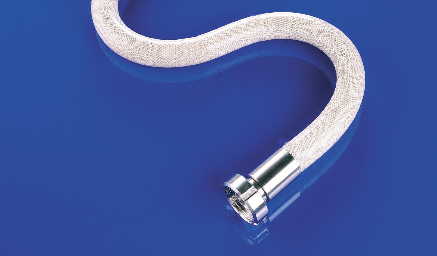 Masterflex Group, Masterflex: Produktabbildung des zertifizierten Komplettschlauchsystems das sich zur Förderung von flüssigen Lebensmitteln eignet  und welches Masterflex als erster und einziger Hersteller anbietet