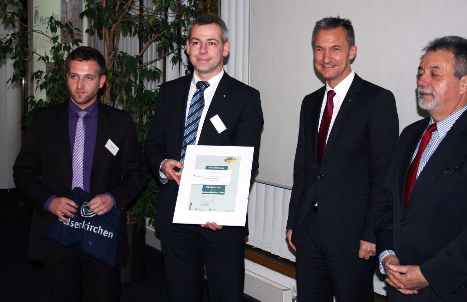 Masterflex Group, Masterflex: Urkundenübergabe an Herrn Ole Stein durch den OB Frank Baranowski 