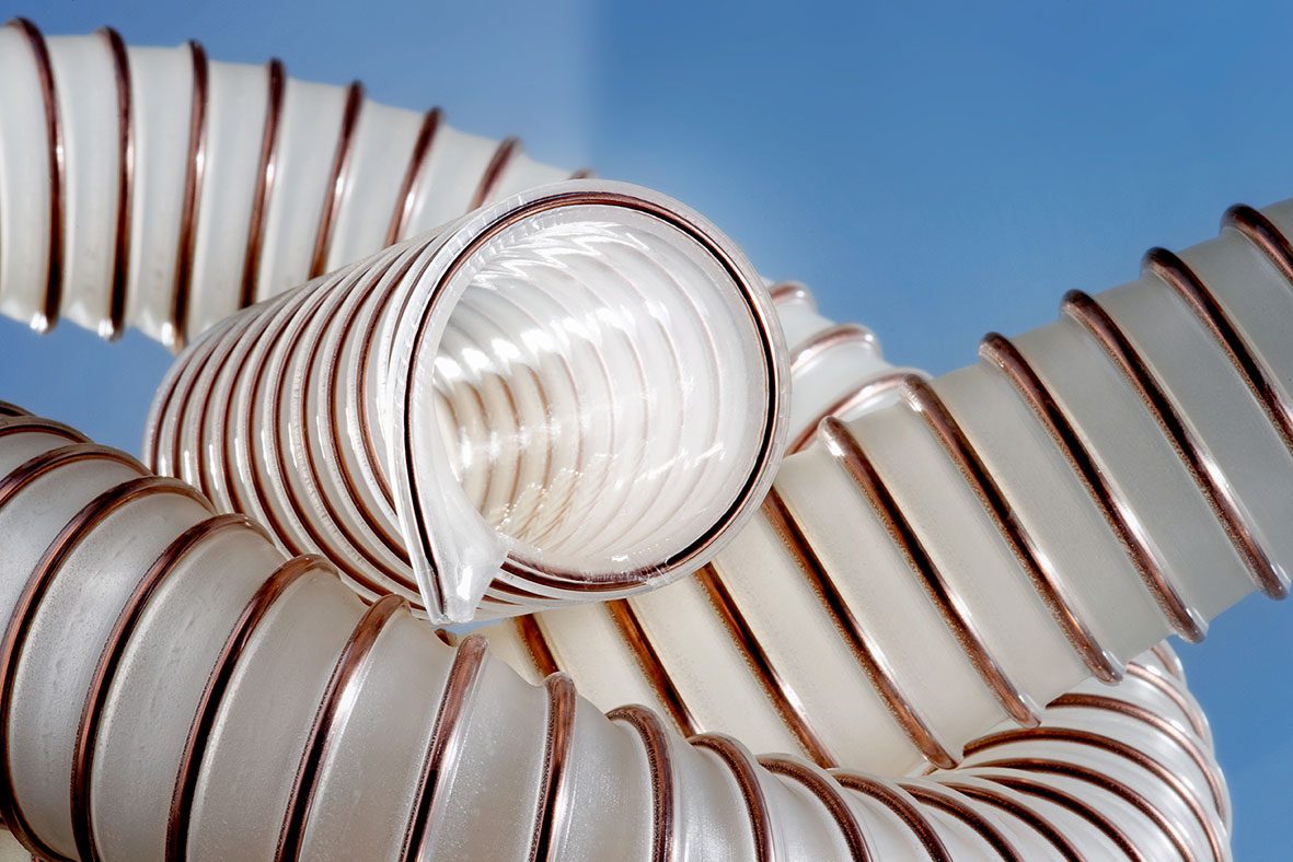 Masterflex Group, Masterflex: Produktabbildung des neuen Master-PUR Performace, der mit seiner nahtlos glatten Innenoberfläche den stärksten Belastungen beim Schüttguttransport standhält und eine absolute Weltneuheit darstellt