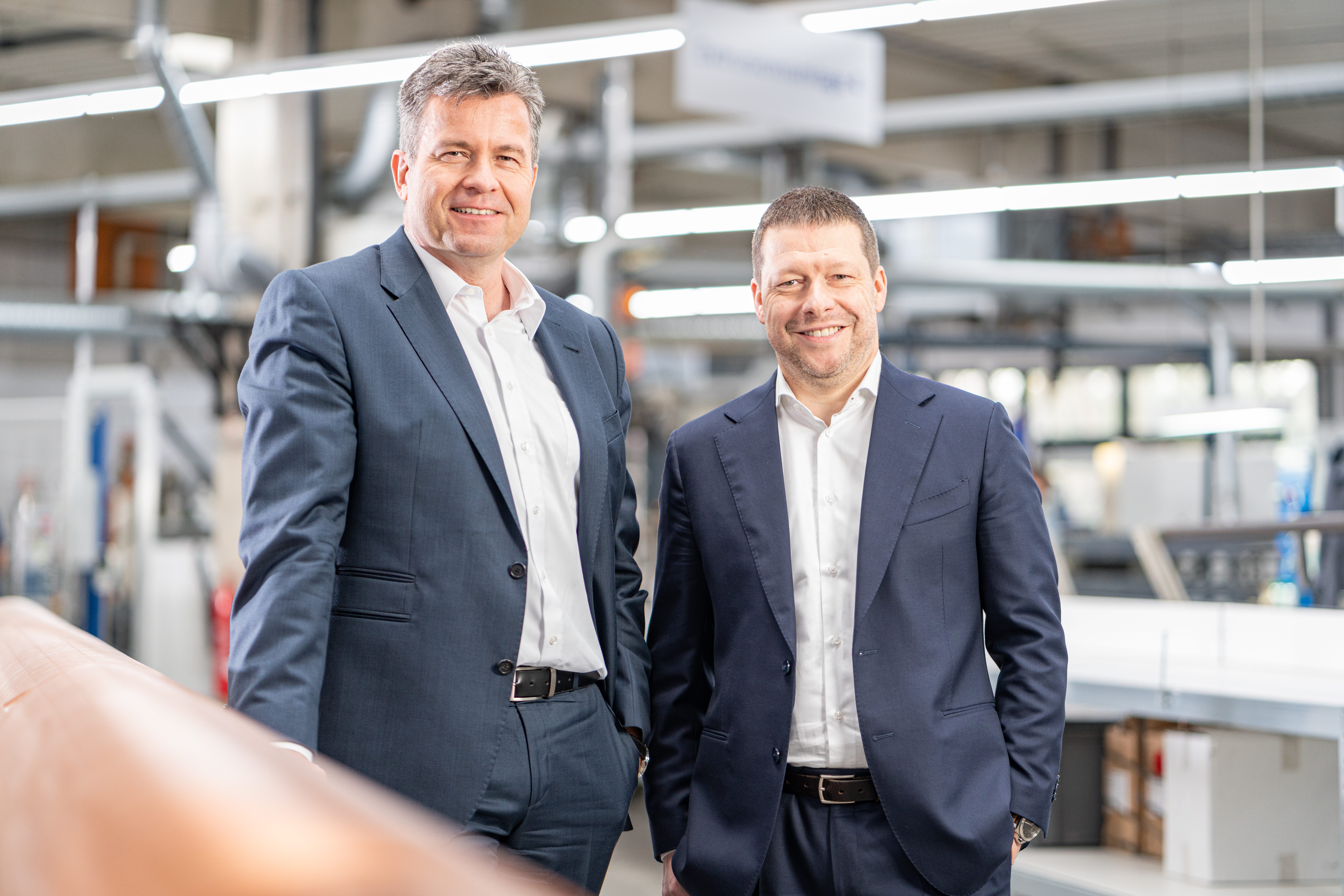 Der Vorstand der Masterflex SE in der Produktionshalle. 