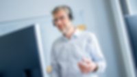 Kontakt zum Vertrieb Masterflex Stimmungsbild als Teaser - Vertriebsmitarbeit Masterflex am Telefon