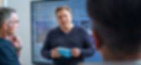 Masterflex: Presentation av spiralslangar Stimmungsbild: Masterflex Mitarbeiter bei Schlauchvorstellung