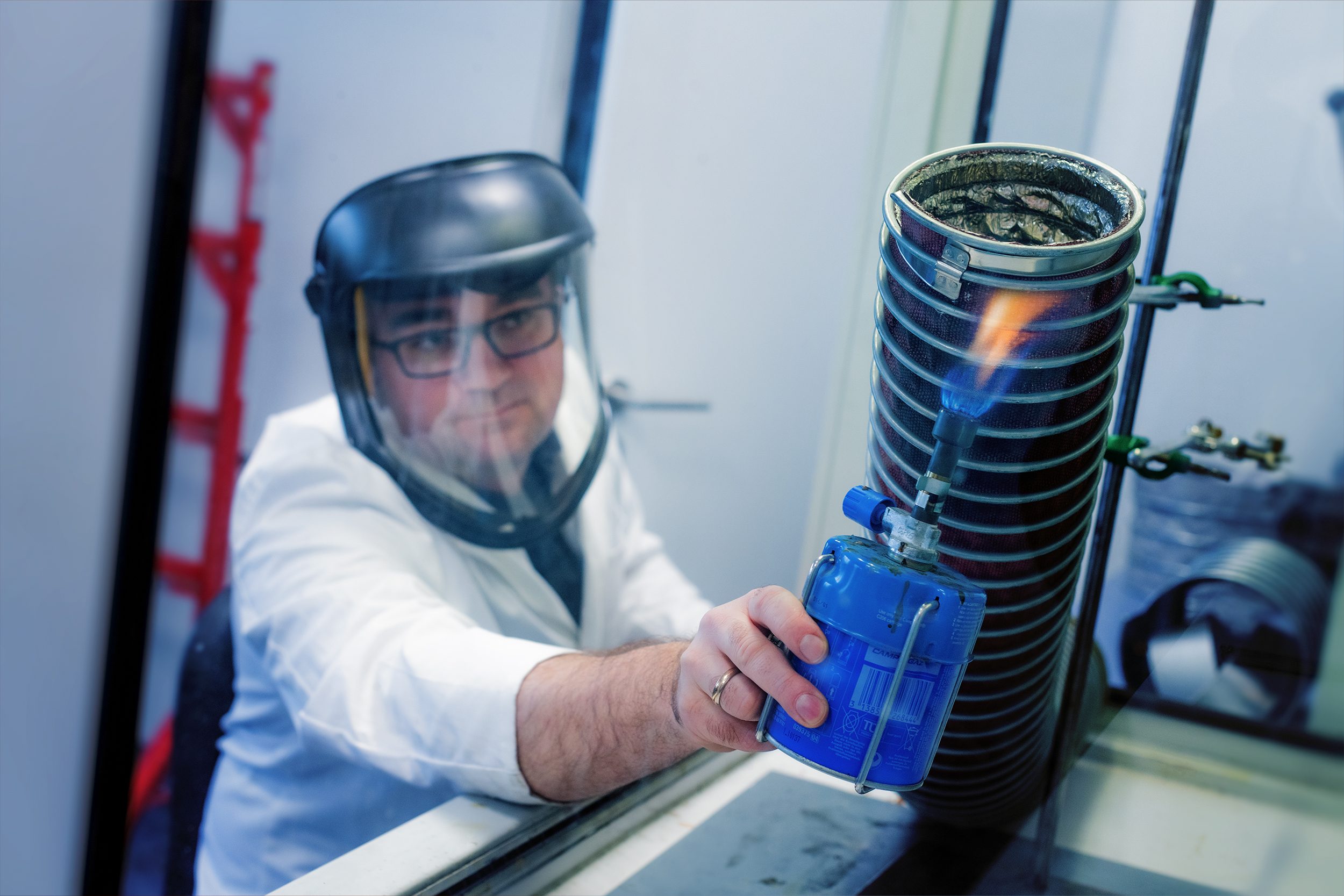 Image de production: : Test d'inflammabilité du tuyau spiralé