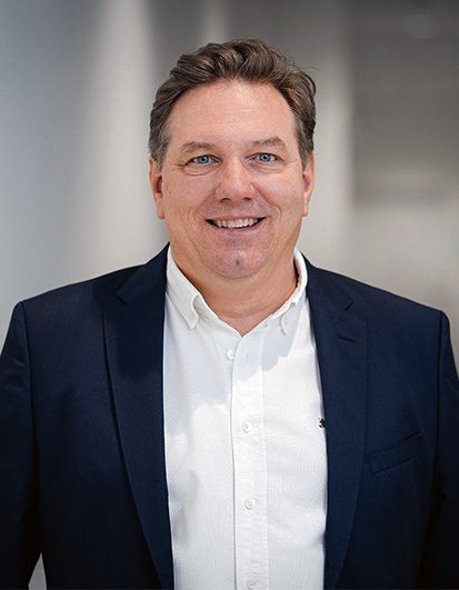 Foto personal: Primer plano de la planta y del jefe de producción