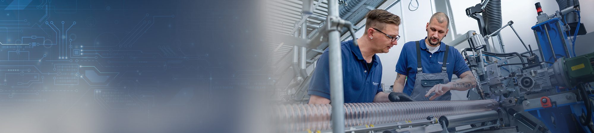 Empleados de Masterflex durante la producción de mangueras espirales de PU