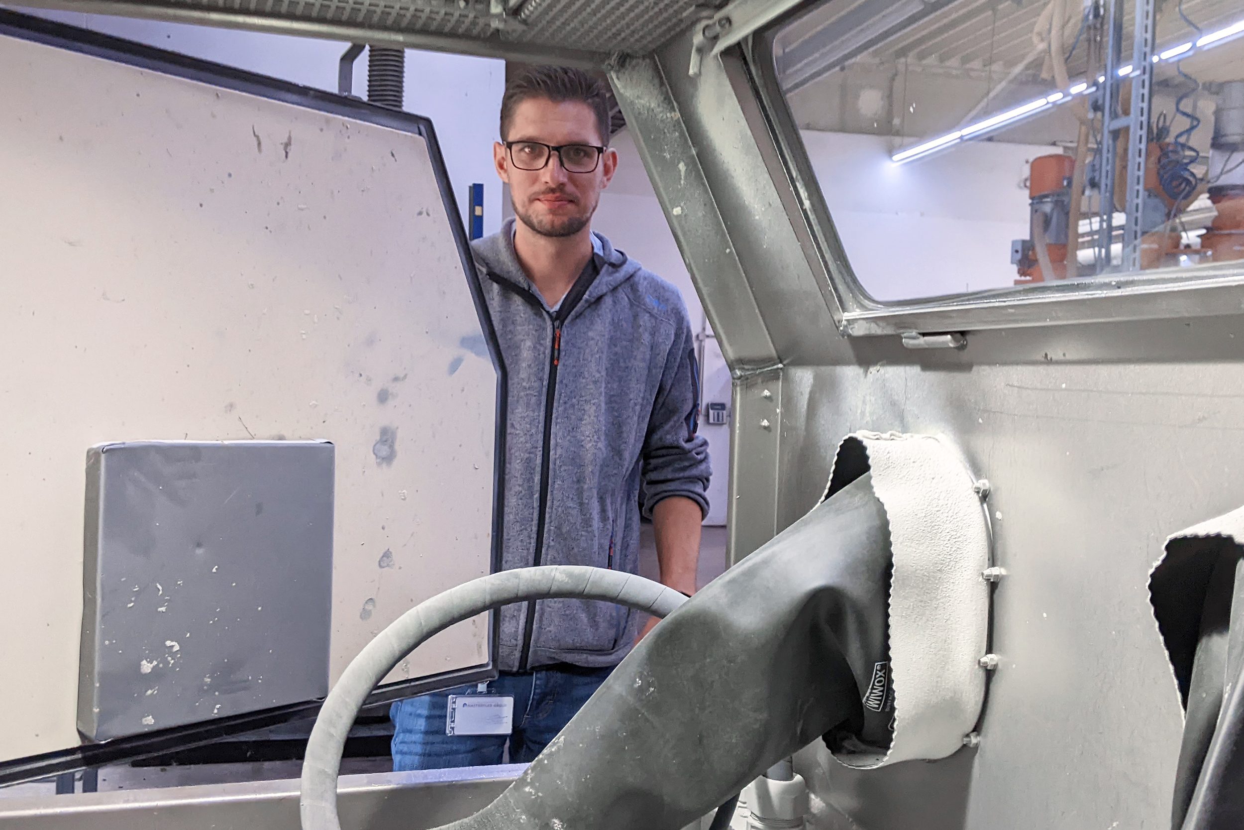 PU spiral hose in the sandblasting booth