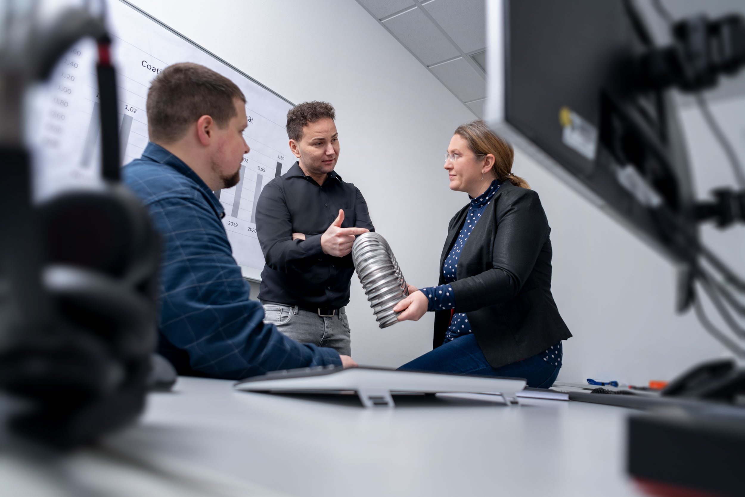 Stimmungsbild: Masterflex-Mitarbeiter in Gespräch