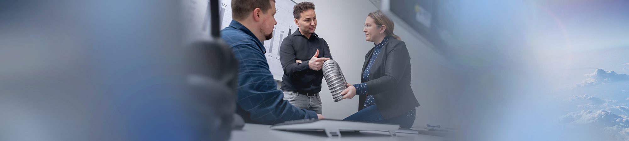 Příklad obrázku: Zaměstnanec vyměňuje hadici