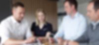 Novoplast Schlauchtechnik: Besprechung Meidzintechnikteam Mitarbeiter der Novoplast Schlauchtechnik im Gespräch