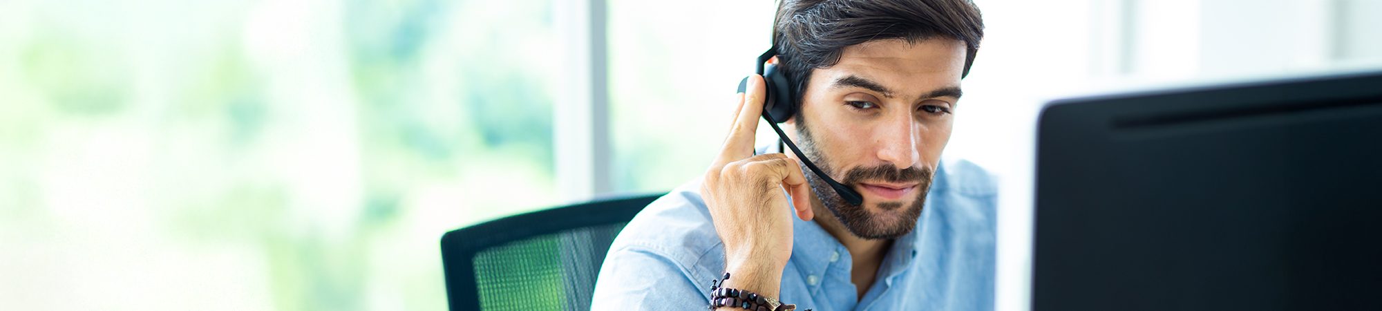 Mood image: Man on the phone as contact to Novoplast Schlauchtechnik