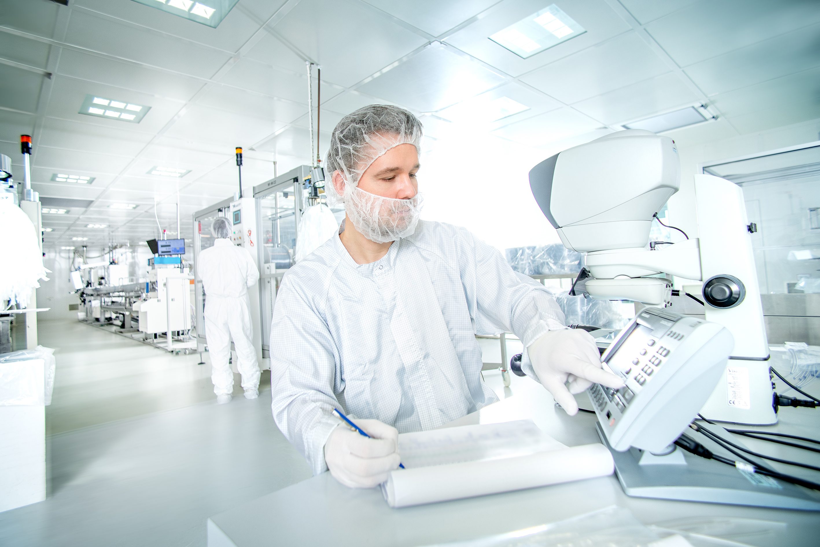 Produktionsbilder im Reinraum der Novoplast Schlauchtechnik